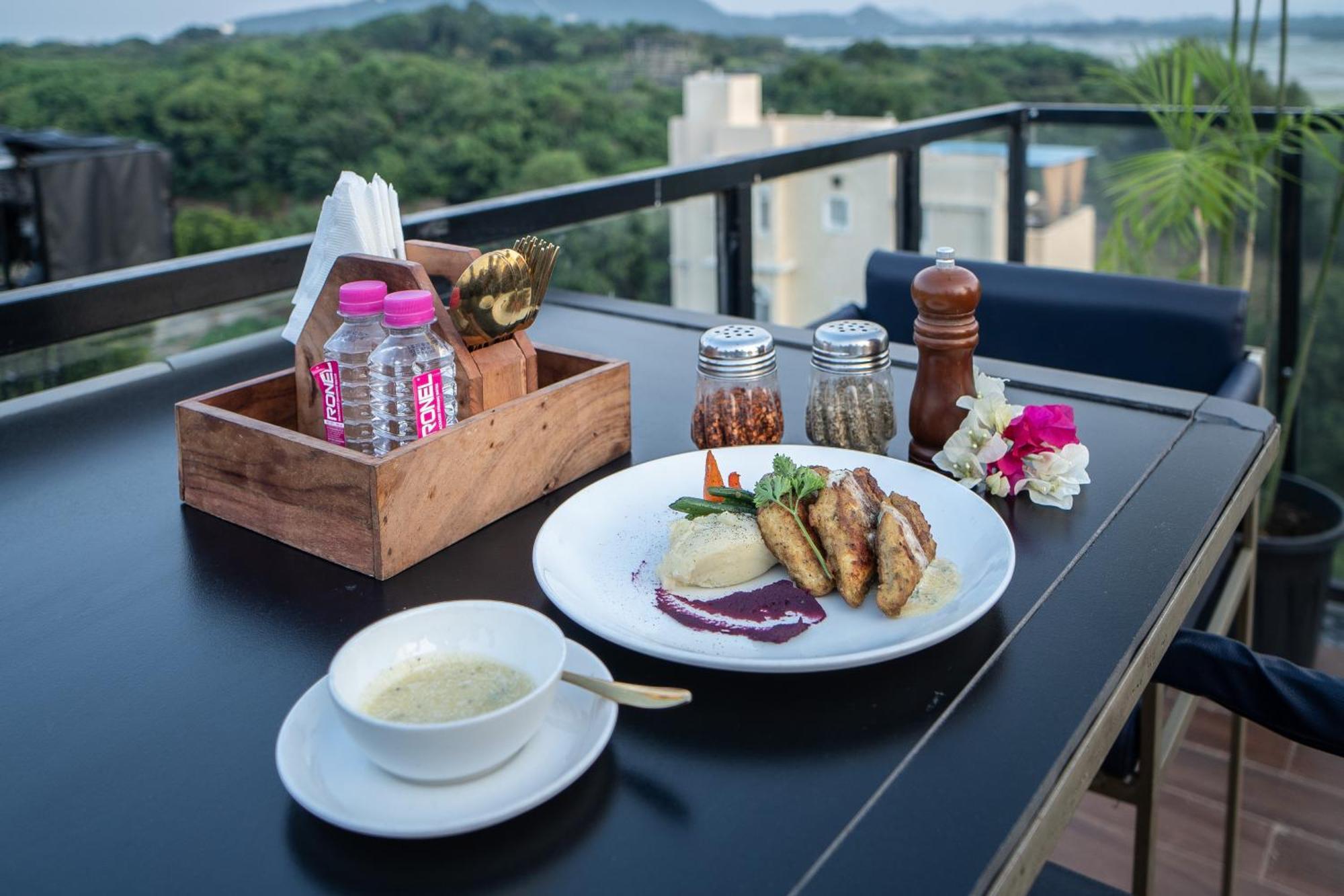 فندق The Courtyard - Beyond Bar & Club أُودايبور المظهر الخارجي الصورة