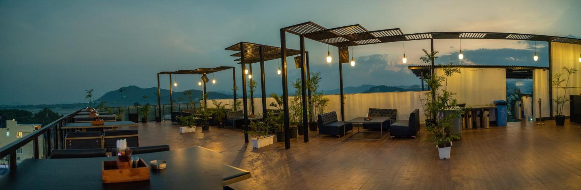 فندق The Courtyard - Beyond Bar & Club أُودايبور المظهر الخارجي الصورة