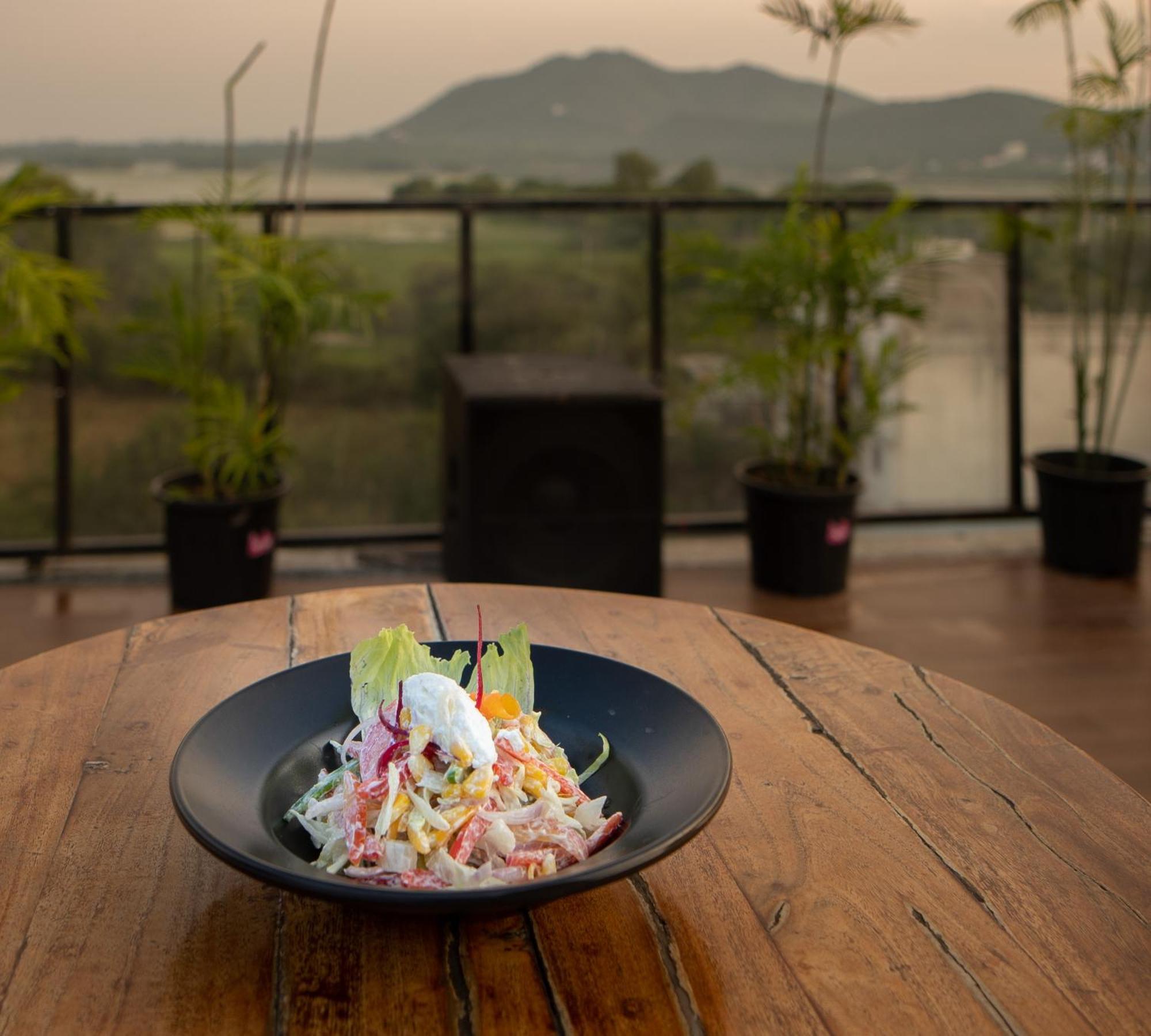 فندق The Courtyard - Beyond Bar & Club أُودايبور المظهر الخارجي الصورة