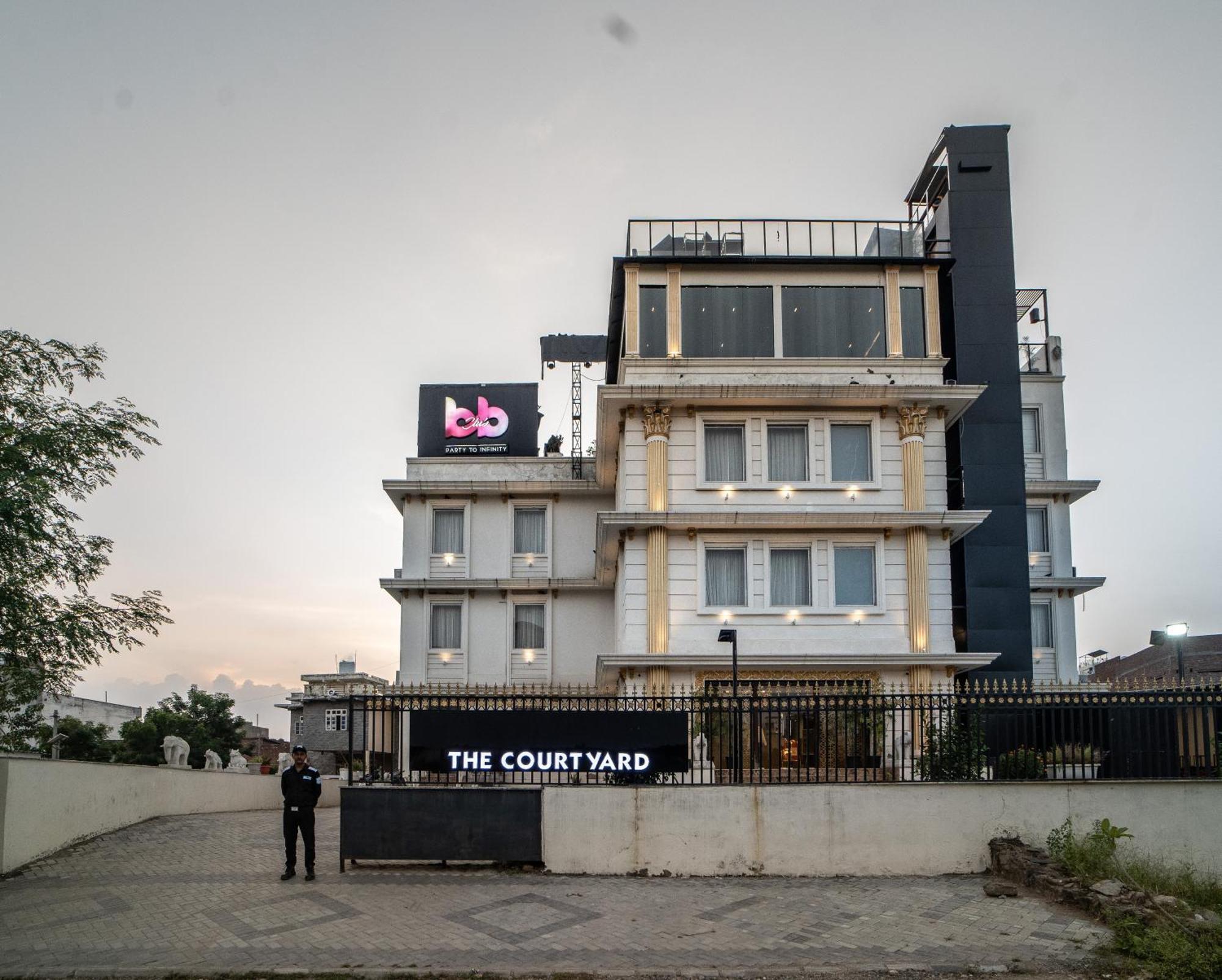 فندق The Courtyard - Beyond Bar & Club أُودايبور المظهر الخارجي الصورة